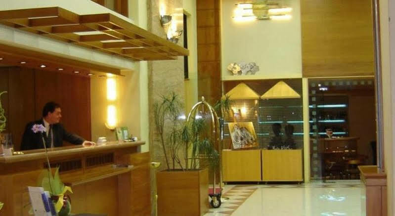 Nepheli Hotel Tesalonika Bagian luar foto